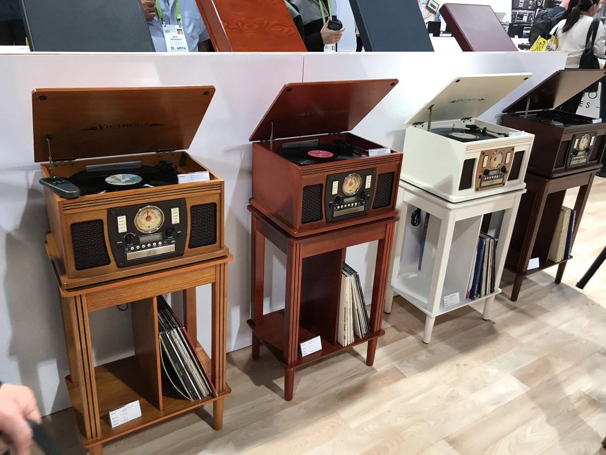CassieGannis's tweet photo. @TallScott played #albums is new!!!! Check these out @CES #Victrola #truetosound #needle #crackle #albumcollectors https://t.co/qZbpZFfWib