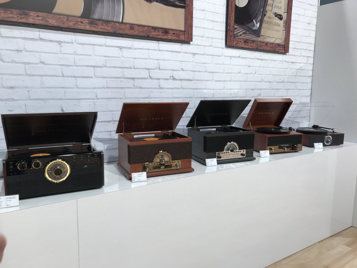 CassieGannis's tweet photo. @TallScott played #albums is new!!!! Check these out @CES #Victrola #truetosound #needle #crackle #albumcollectors https://t.co/qZbpZFfWib
