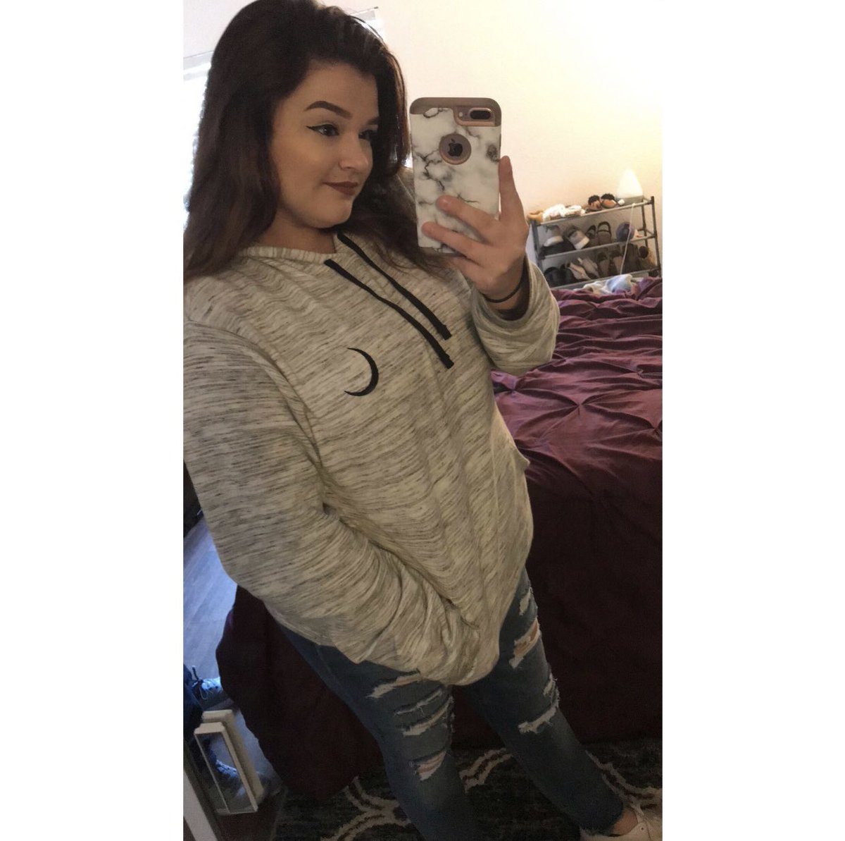 laceymegan921's tweet photo. Loving this weather and this jacket! #mannymerch @MannyMua733 https://t.co/oCHl4tzLBI