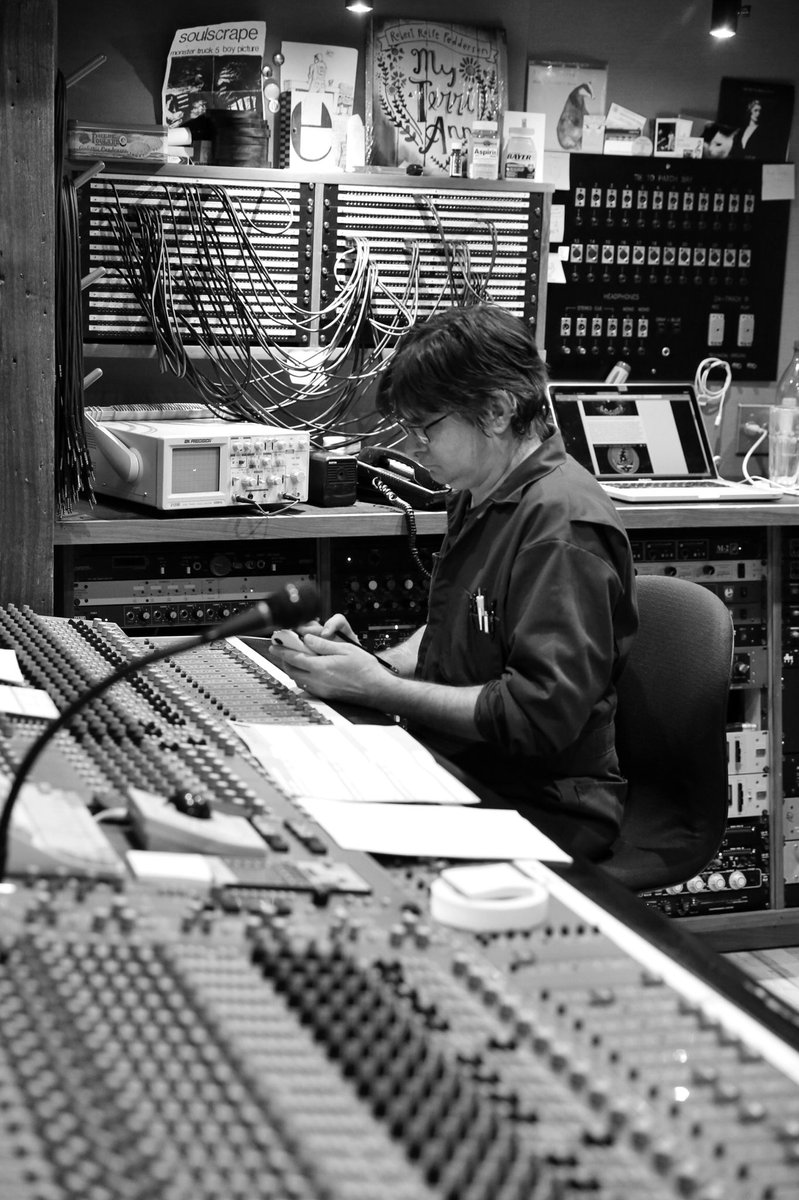 Austin Lucas @AustinlucasIND Recording his new album with Steve Albini and Will Johnson @WillJohnsonTX December: Chicago 2017. Full set of photos can be found here. 👉🏻 facebook.com/cowtownchad/po…