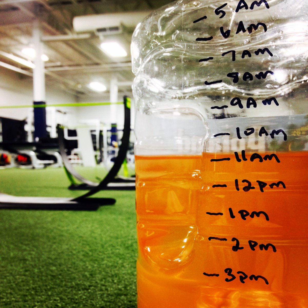 EvolutionSP1's tweet image. Here's a good way to make sure your staying hydrated throughout the day!! Take care of your Body and Your Body will take care of YOU!! LETS GO!! #hydration #Sports #Evolution #Training #NFLPlayoffs