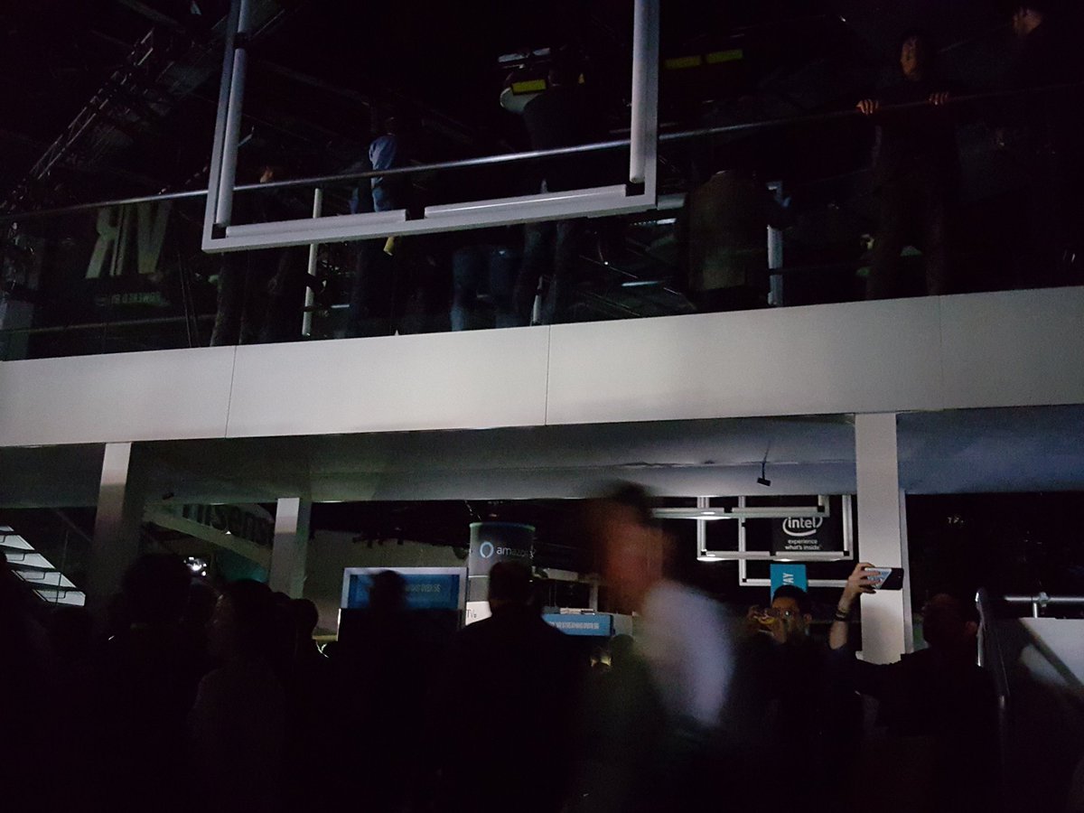 vinotecture's tweet photo. @CES just blew a fuse - power just went out entire south Hall #CES2018 #Blackout https://t.co/vYvvOP5dKb