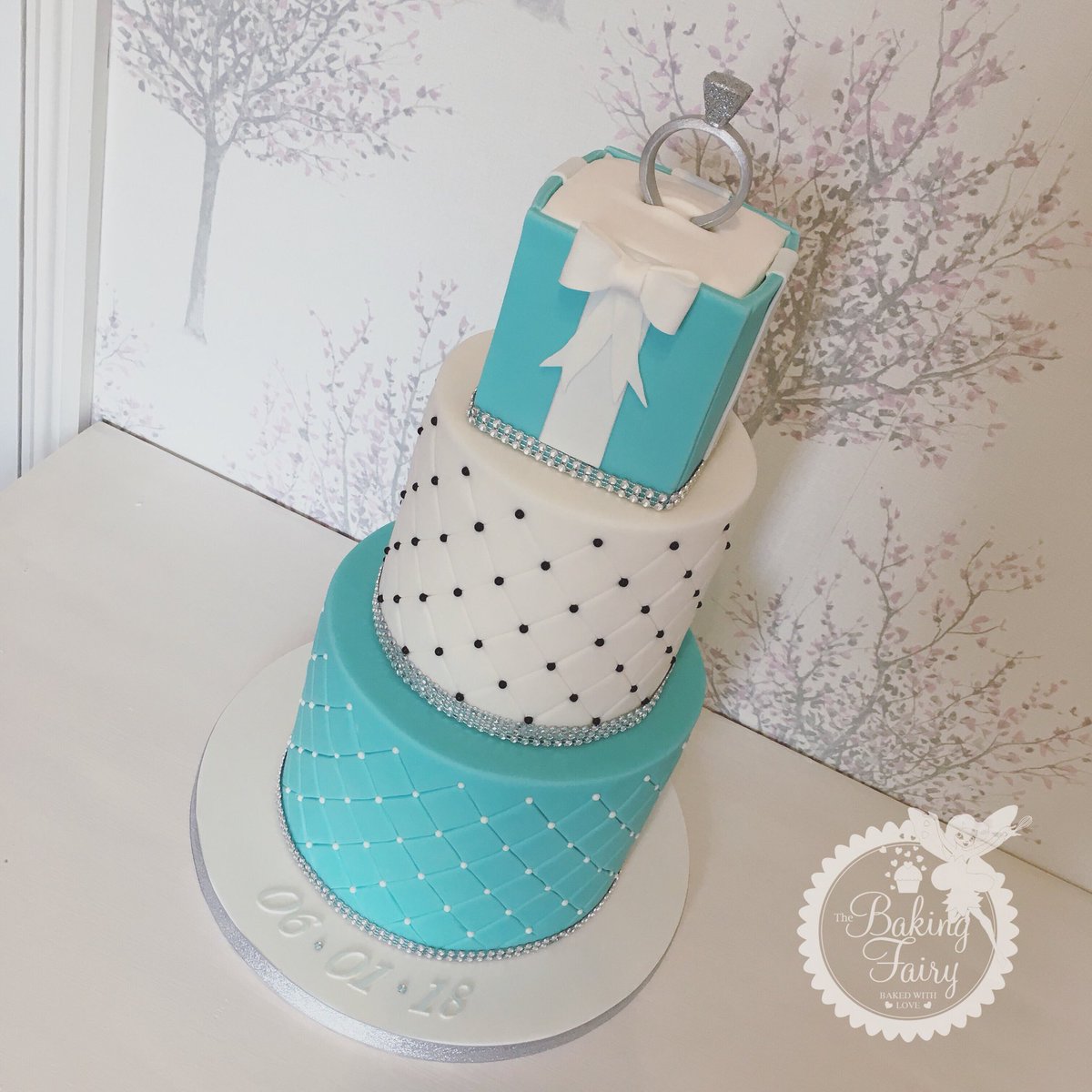 the_bakingfairy's tweet photo. Tiffany themed engagement cake with a big sparkly ring on top! Diamonds and pearls #cake #dealkent https://t.co/c3mqnes7Ba