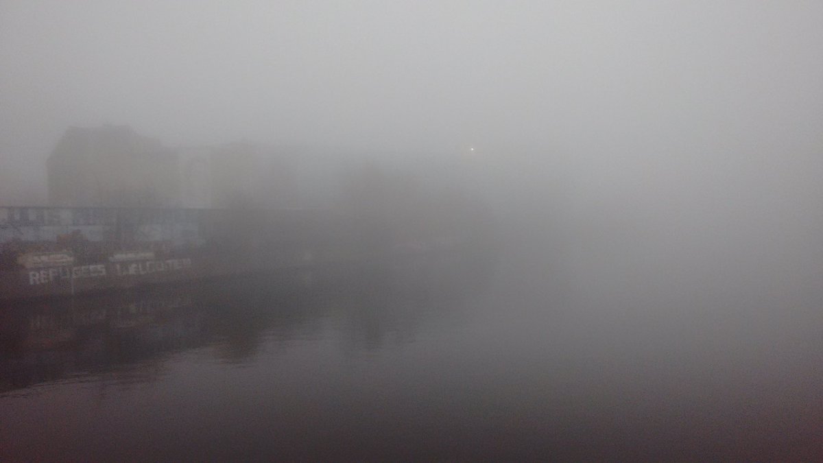Raphaelle_H's tweet photo. If Jack the Ripper plans to move to Berlin... he'll feel right at home.
#Berlin #BerlinWeather #Fog #at3pm #andalldaylong https://t.co/xExWHuPm4p