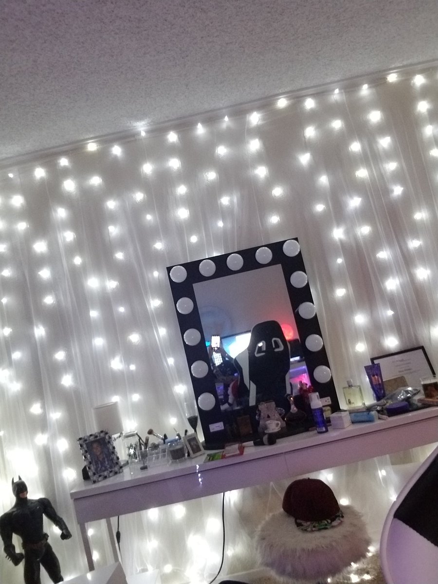 Alicia Whitten auf Twitter: "Game room on one side and makeup room Alicia Whitten auf Twitter: "Game room on one side and makeup room