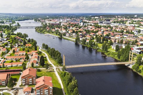 thecopybear's tweet photo. Are you a UK teacher who wants to stay in the EU? A gorgeous, progressive Swedish region wants to employ UK teachers. https://t.co/GICiO4WcM1 #teachers #ukedchat #teachingjobs #skelleftea https://t.co/1oCiyjeU0m