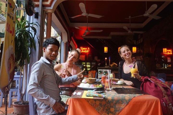 MBoleang's tweet photo. Hello all of my best friends 🙏

This is my transport traveling city pup street tour with my best friend/customer 
Lisa R'chek and Jennifer Hmann
I'm a friendly driver warm welcome to be a best driver for you 
F/b.angkor.bl.khmer
T/L.096 23 33 896
Email:Angkor.bl.khmer@gmail.com https://t.co/8lWebrLKIB