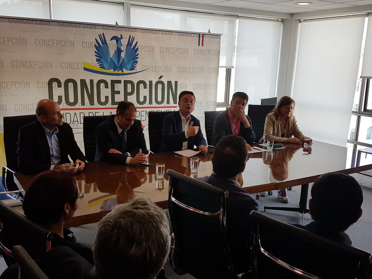 Muni_Concepcion's tweet photo. Alcalde @Ortizconce junto a Intendente @rdiazworner encabeza Lanzamiento Concurso de Ideas 
Plan Maestro Nueva Explanada Cívica Bio Bío en #Concepción a través de @fesurchile el cual busca integrar el rol cívico, cultural y residencial del área + info https://t.co/dsnB3gzPLc https://t.co/TFWAoZAoC4
