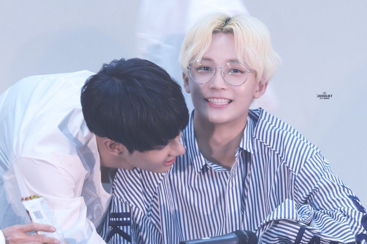 170611 상암 팬싸

#文俊辉 #문준휘 #준 #JUN #세븐틴 #SEVENTEEN #정한 #JEONGHAN 
<a href="/pledis_17/">세븐틴(SEVENTEEN)</a>
