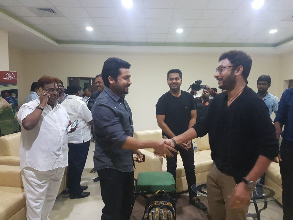 SunTV's tweet image. Actor @Suriya_offl at the Venue for the #TSKPreReleaseEvent 
#ThaanaaSerndhaKoottam 
#StayTuned #ComingSoon on #SunTV #PongalwithSunTV 
@RJ_Balaji