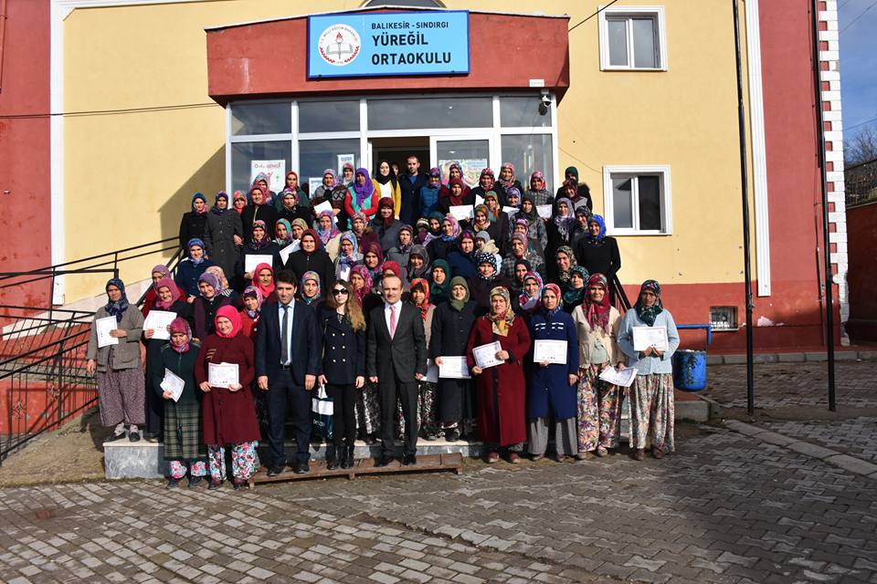 HAYDİ, ANNELER OKULA 
  HEDEF 4000
  sindirgi.gov.tr/haydi-anneler-…