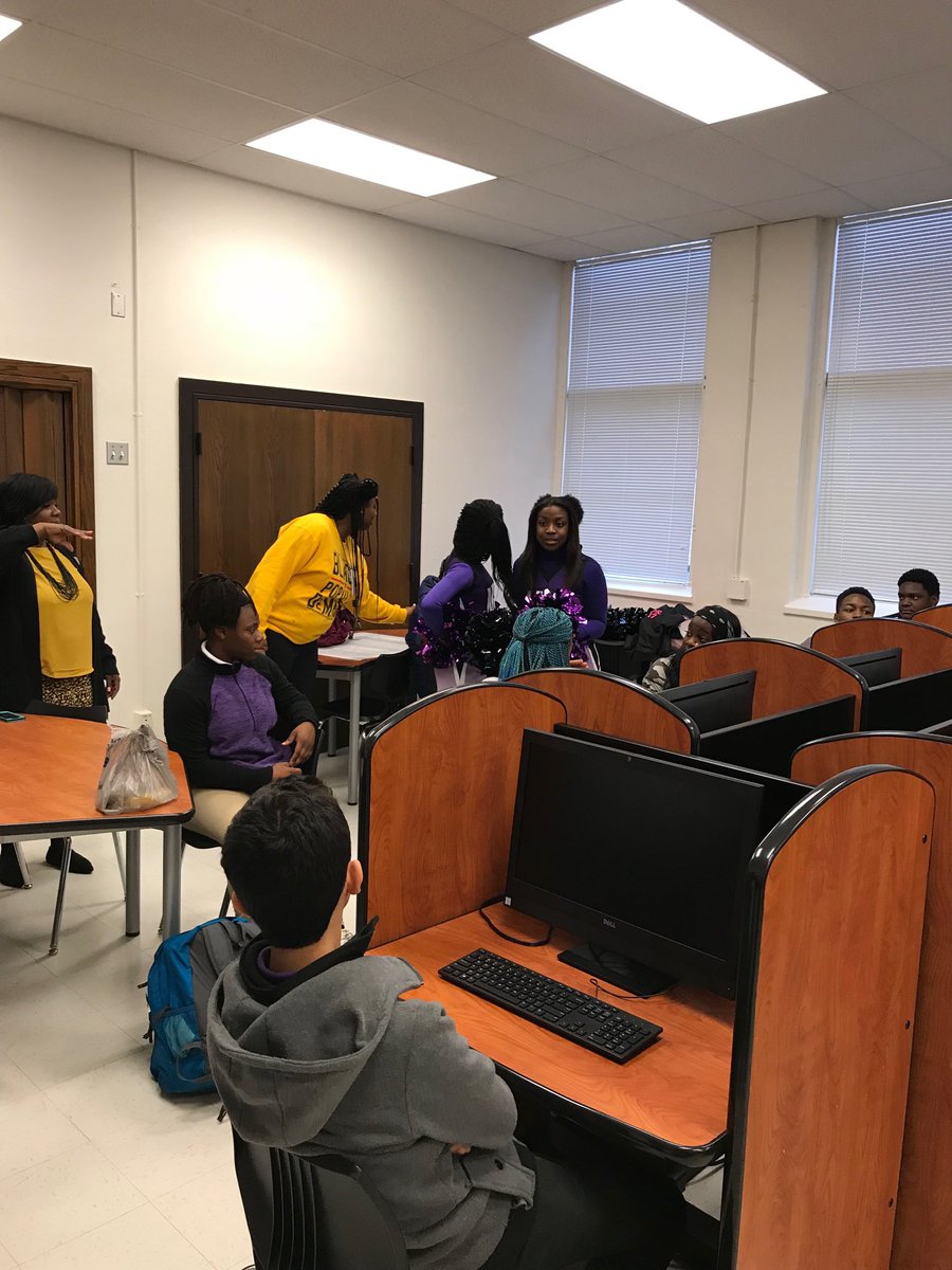 BobMong1949's tweet photo. Lincoln High Collegiate Academy starts 2nd semester in partnership with @UNTDallas , El Centro and Omni Hotels! https://t.co/fKGDJKJODS