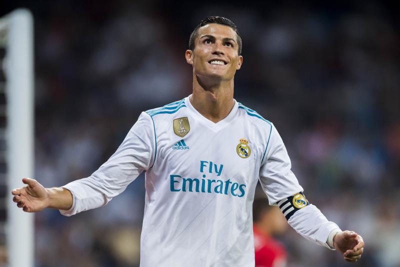 Facts9000's tweet photo. @Cristiano RT for Ronaldo in Real Madrid ⚪️
Like for Ronaldo in Man Utd 🔴 https://t.co/18L4jScK9n