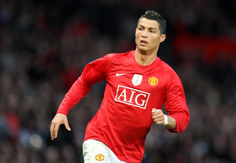 Facts9000's tweet photo. @Cristiano RT for Ronaldo in Real Madrid ⚪️
Like for Ronaldo in Man Utd 🔴 https://t.co/18L4jScK9n