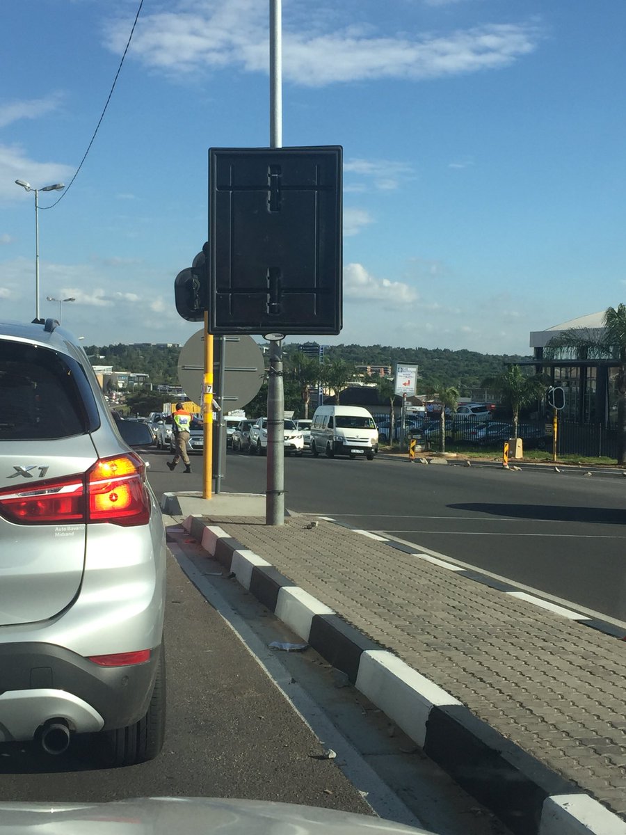 ginatrot's tweet photo. @PigSpotter @DavidCOJ102 Can’t believe my eyes, Metro actually directing traffic! But really these lights been out for weeks now! Cedar&amp;Uranium #prettyplease https://t.co/gdk6YZ9inm