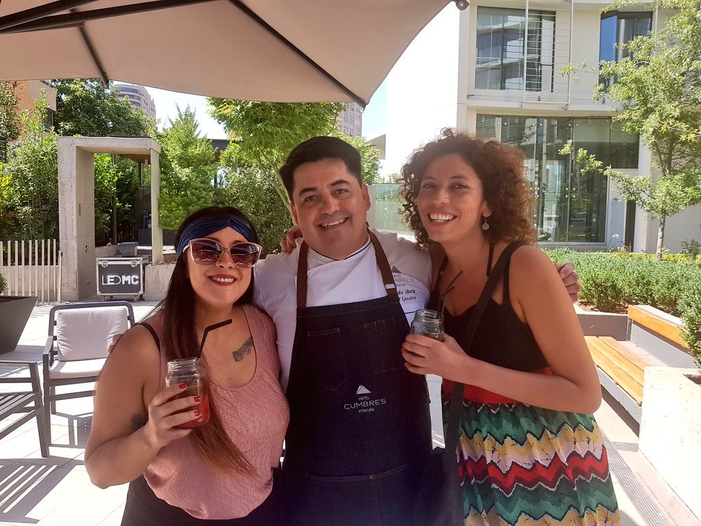 Chilegast's tweet photo. Dando el pie inicial al gran evento de #cocteleria #LaCocteleraFestival 🥂🥃"Cultura en Cocteleria y Consumo Responsable" 👏👏👏 en @HotelesCumbres #Vitacura #CoctelSinAlcohol #DanielaOlave https://t.co/wFrbUX9j7C
