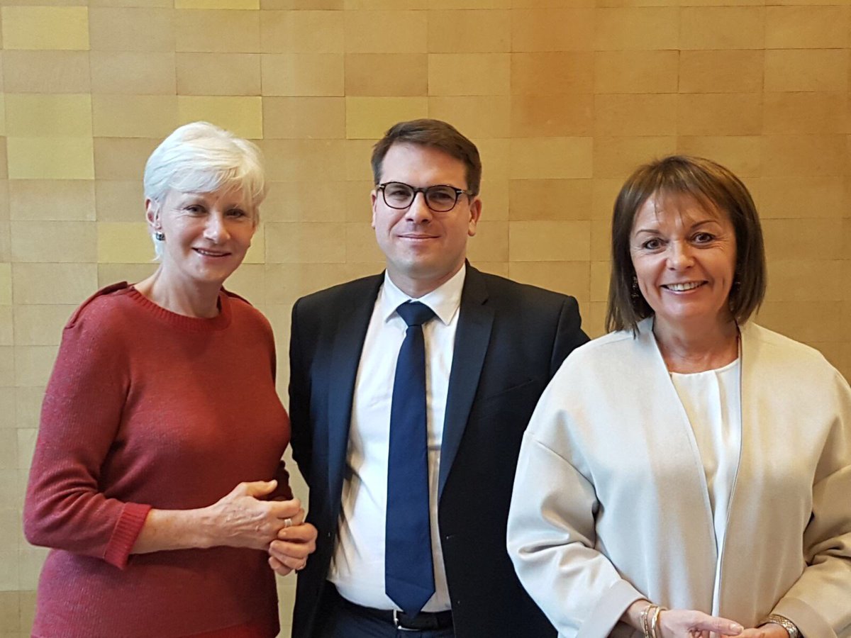 geoffroyboulard's tweet photo. De bons moments partagés avec mes prédécesseurs à l’occasion du départ en retraite d’un fidèle et dévoué serviteur de l’intérêt général ! Un grand merci à lui pour toutes ces années au service de #Paris17 @Mairie17 #BrigitteKuster #FrancoiseDePanafieu https://t.co/zOUPtB1gEI