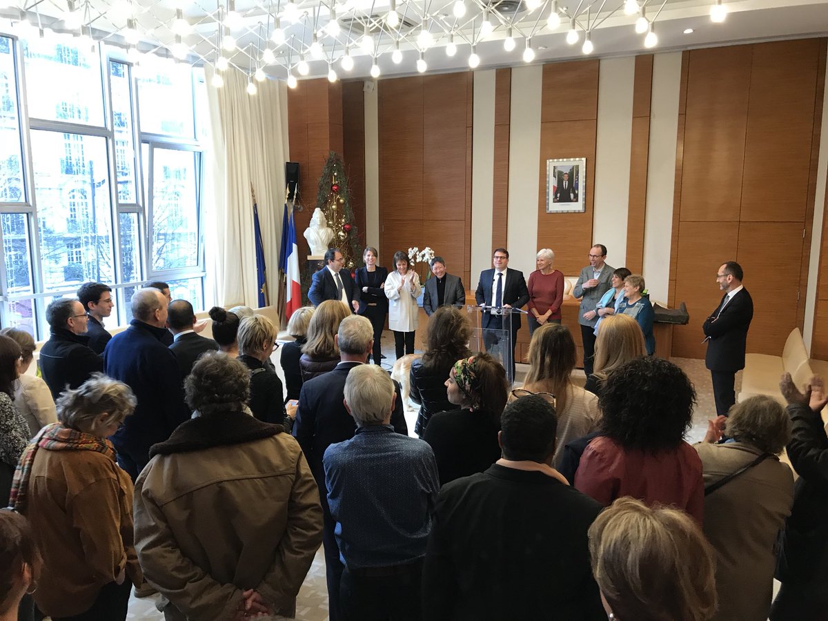 geoffroyboulard's tweet photo. De bons moments partagés avec mes prédécesseurs à l’occasion du départ en retraite d’un fidèle et dévoué serviteur de l’intérêt général ! Un grand merci à lui pour toutes ces années au service de #Paris17 @Mairie17 #BrigitteKuster #FrancoiseDePanafieu https://t.co/zOUPtB1gEI