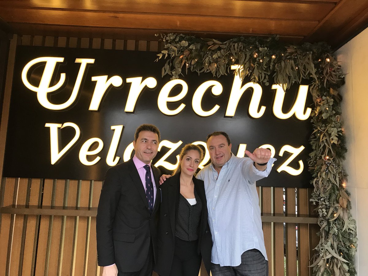 SastrePaco's tweet photo. Donde estoy ??? Con un #Fenómeno !!! Y unos #Fenómenos !!! Vaya equipazo !!el #MejorCocinero @rurrechu  #ClubDeGourmets2018 👏🏻👏🏻👏🏻 Enhorabuena !! De #Donosti?? De #Urrechu !!! 😂😂😜 vaya huevo...y las angulas.....😍😜.....#Alfonso #Nagore......👏🏻🔝hablamos ..... https://t.co/VvmSlOI3Kf