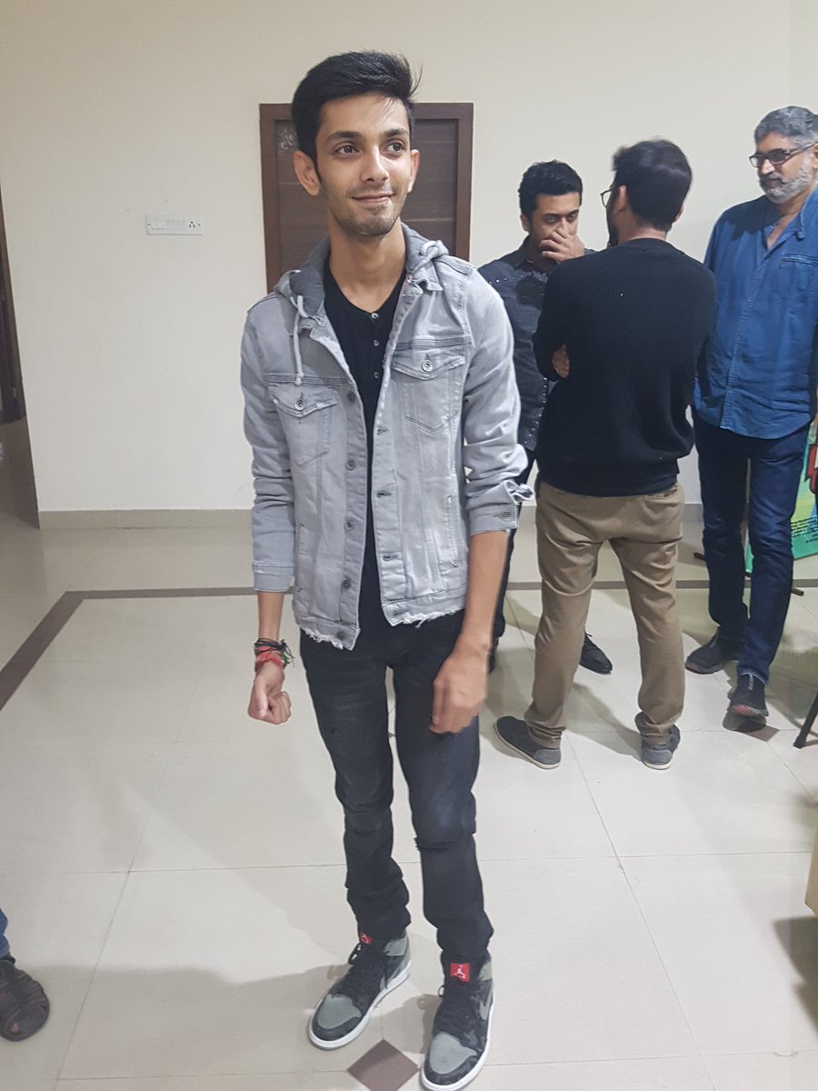 SunTV's tweet image. Here&apos;s the #Rockstar @anirudhofficial for you at the 
#TSKPreReleaseEvent
#StayTuned #ComingSoon on #SunTV.
#ThaanaaSerndhaKoottam