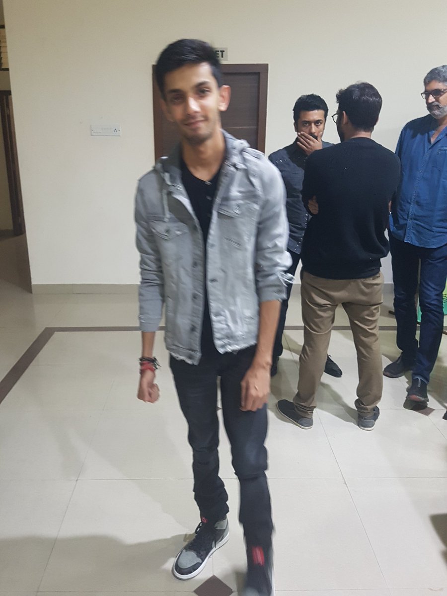 SunTV's tweet image. Here&apos;s the #Rockstar @anirudhofficial for you at the 
#TSKPreReleaseEvent
#StayTuned #ComingSoon on #SunTV.
#ThaanaaSerndhaKoottam