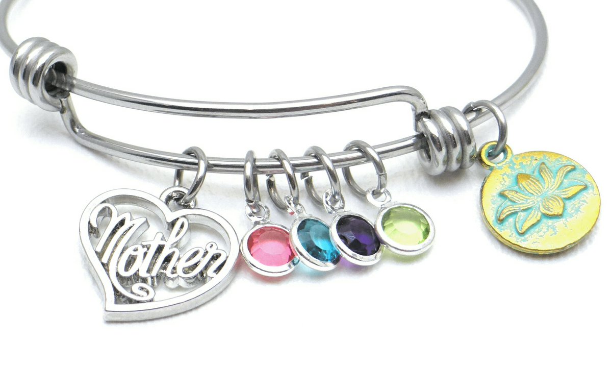 buildabracelet4's tweet image. Mother Bracelet! Came customize with children's birthstones, perfect gift for Mom, birthday, mother's day! buff.ly/2mb9dXk
#mombracelet #mom #mompresent #momgift #bracelet