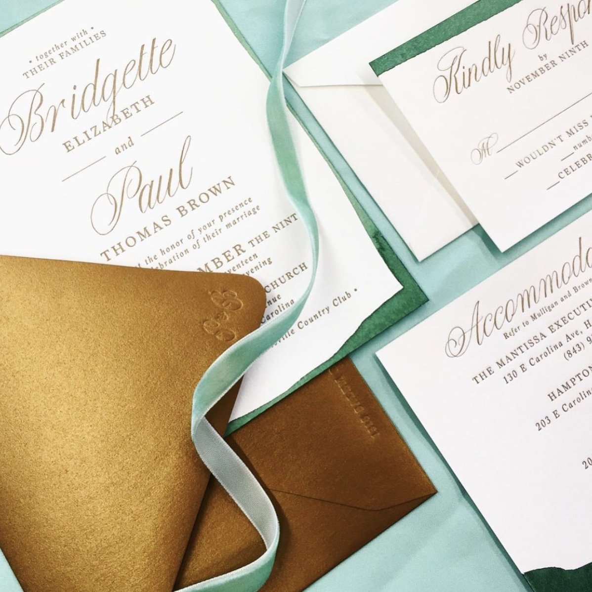 byfarrdesign's tweet photo. What better way to ring in the New Year than as Mr &amp; Mrs? This letterpressed wedding suite was perfect for Bridgette &amp; Paul’s December wedding, completed with vibrant emerald green dip dyed edges and a metallic gold envelope #weddingwednesday https://t.co/2VEXfHemNh