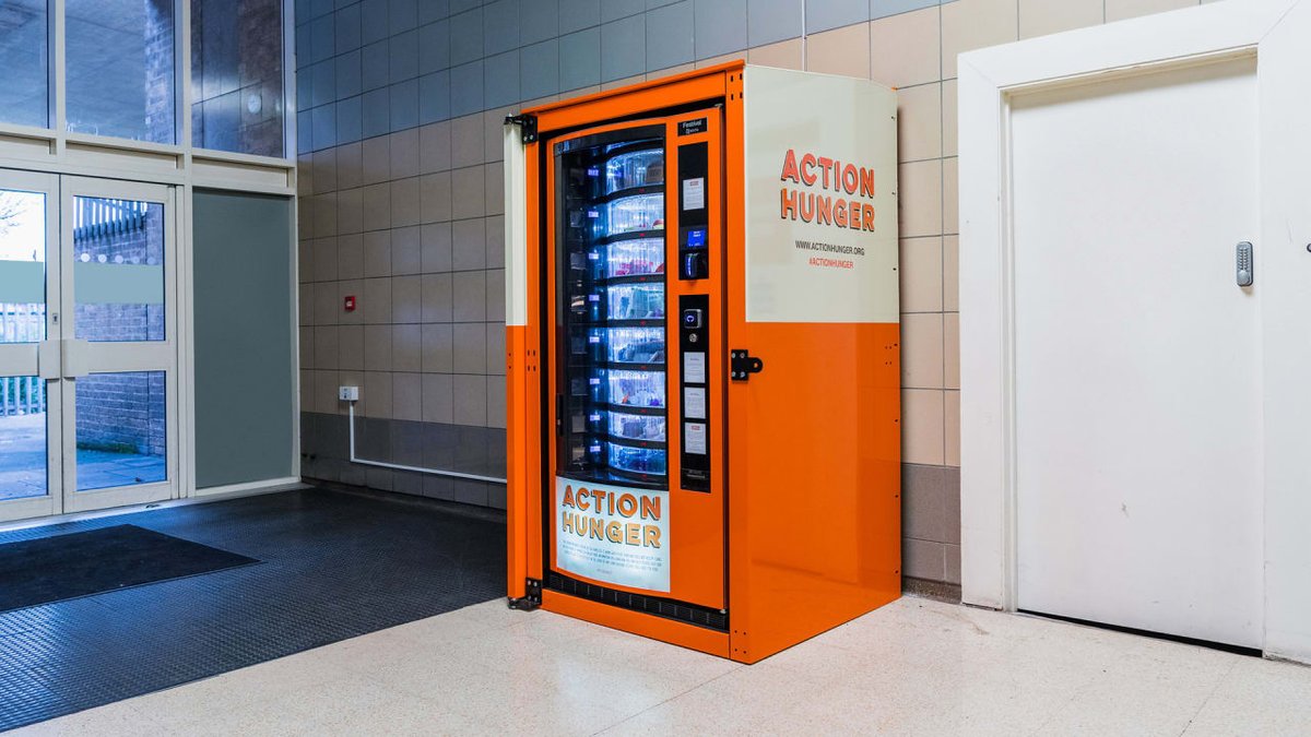 These Vending Machines Give The Homeless Free Food: bit.ly/2lYSMNG 🙏