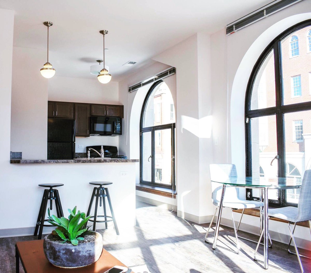 ElginTower's tweet photo. NEWLY REHABBED 1 &amp; 2 Bedroom Apartments with open floor plans, spacious kitchens with brand new appliances and incredible #scenicviews of @downtownelgin NOW LEASING! https://t.co/epLVnOYj2m https://t.co/esebcfJoKz