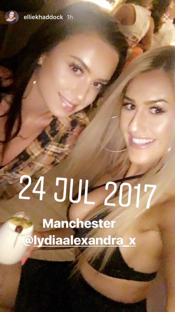 Lydia_alex17's tweet photo. When it's peak &amp; you cannot wait to be reunited with my no1 👸🏻 @elliehadders ...where will 2018 take us together... 😉😍💋🇺🇸❤️ https://t.co/eJhmUqfoCJ
