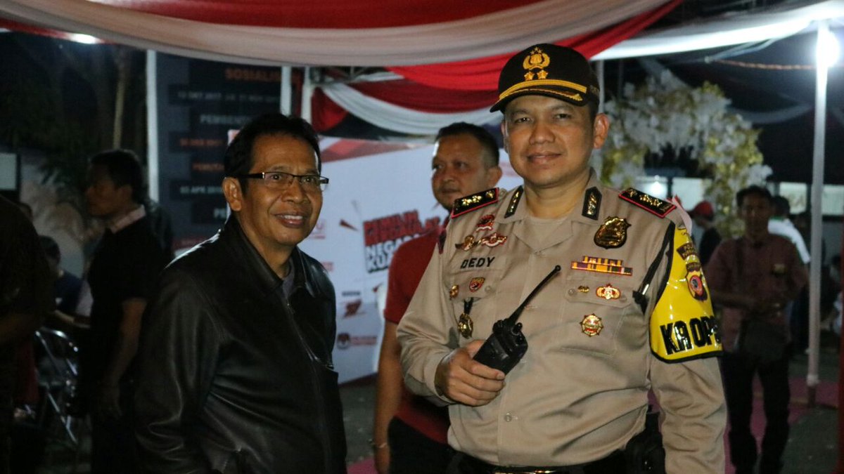 SatpolppPwk's tweet photo. @DediMulyadi71 @Koes59 Pengamanan Pendaftaran Paslon  Bpt &amp; wakil bpt di KPU https://t.co/Fv41ahIOkw