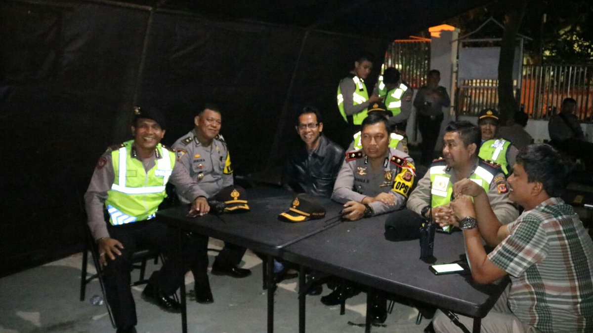 SatpolppPwk's tweet photo. @DediMulyadi71 @Koes59 Pengamanan Pendaftaran Paslon  Bpt &amp; wakil bpt di KPU https://t.co/Fv41ahIOkw