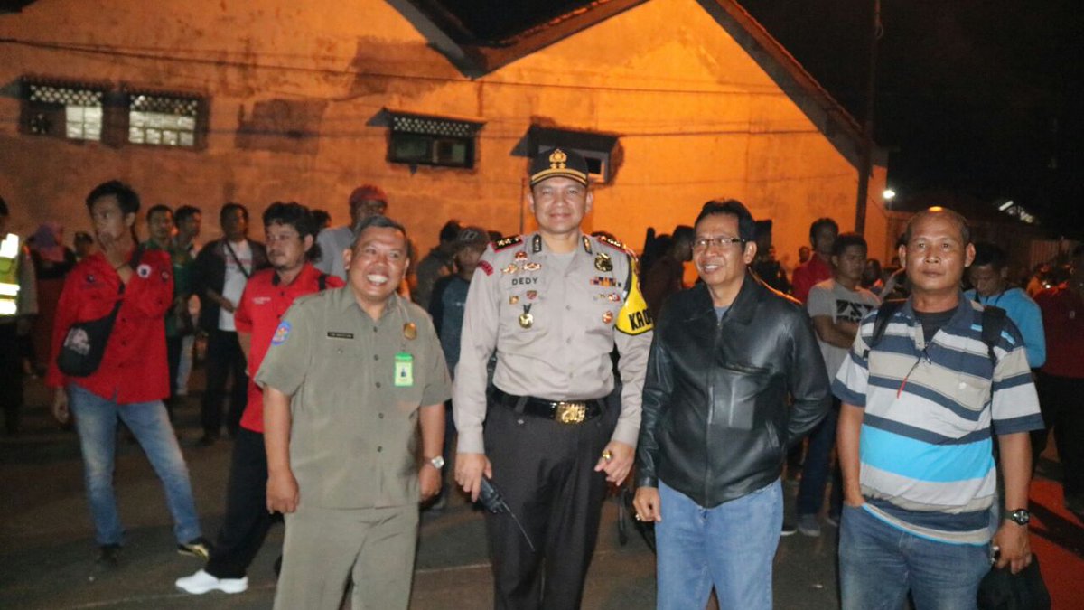 SatpolppPwk's tweet photo. @DediMulyadi71 @Koes59 Pengamanan Pendaftaran Paslon  Bpt &amp; wakil bpt di KPU https://t.co/Fv41ahIOkw