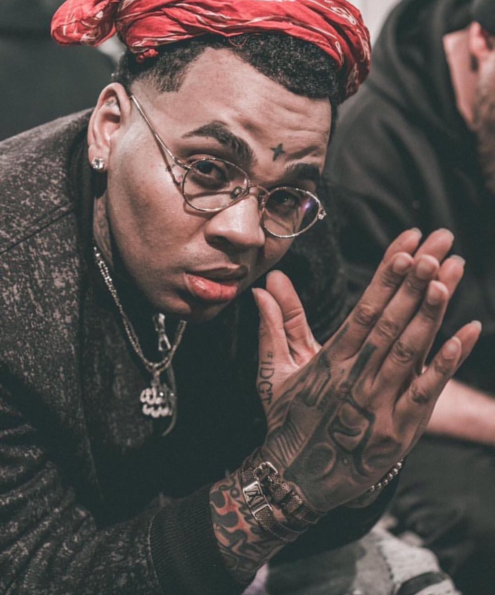Channel48News's tweet photo. #Kevingates is officially a free man https://t.co/pViYvgFeKd