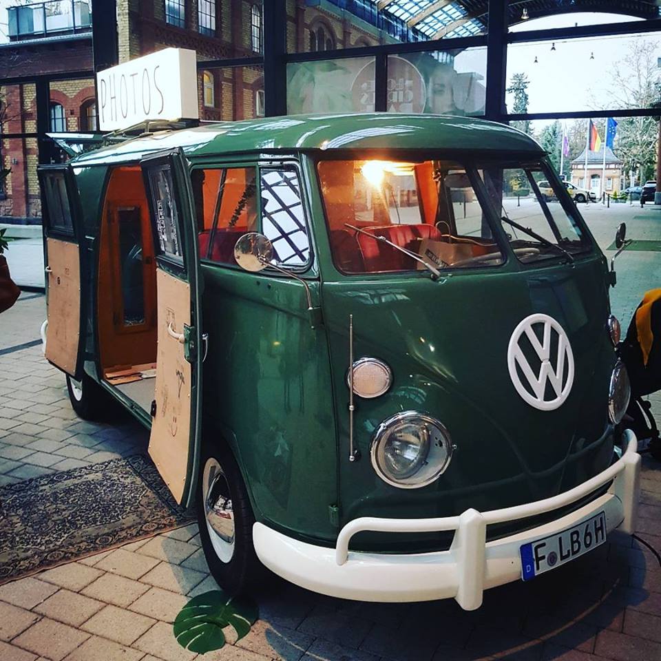 deuxlions_ffm's tweet photo. CAMPER PHOTOBOOTH - so cool! #photobooth #wedding #camper https://t.co/tpF6ghMTHw
