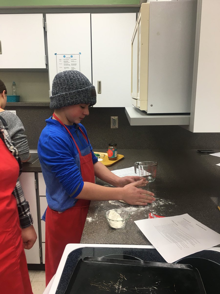 AmandaLFay's tweet photo. We made homemade pizza rolls on our first day cooking again since winter break with @ISD719Wave kids! @ISD719CommEd @isd719 #plsas #kidscook #kidchefs #HOMSplsas #TOMSplsas https://t.co/LOTTVrHa9h