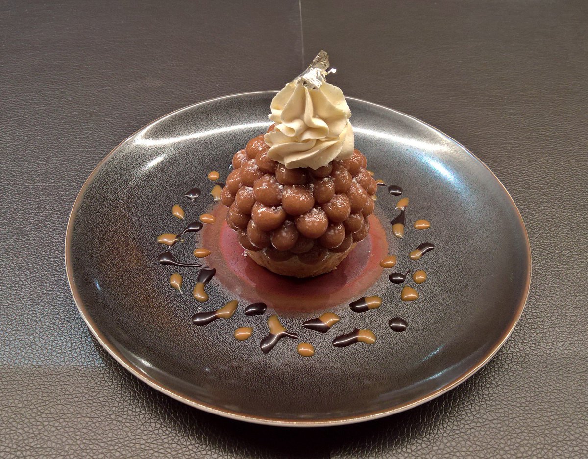 JeanMarcDIOP's tweet photo. Mont-Blanc : Chesnut flour biscuit base topped with dry meringue shell filling with Chantilly cream &amp; cotted with chesnut cream..#food #chef https://t.co/aNrgB4ewAN