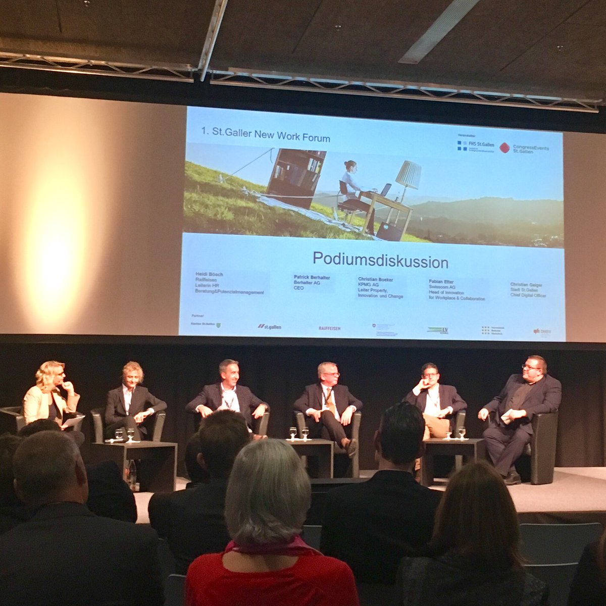 olhauri's tweet photo. Um digital erfolgreich zu sein, müssen wir analog zusammen kommen. Ein schönes Zitat an der Podiumsdiskussion #NewWorkForum von Patrick Berhalter https://t.co/I9VYDX2iIA