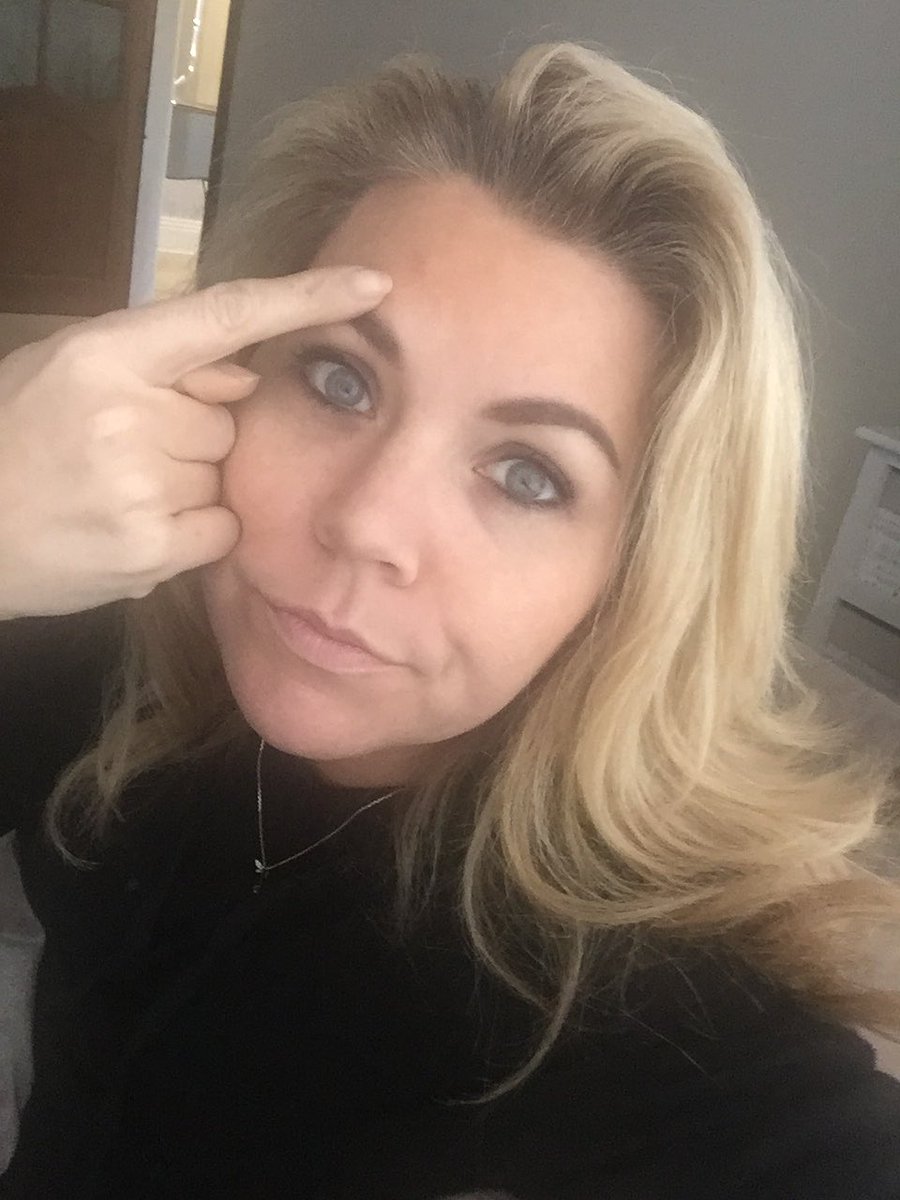 RadioCityLeanne's tweet photo. Spotty fod, knackered gob and roots for days... #RealLOL @LadiesOfLPL https://t.co/IaUmAnCPyl https://t.co/JQX6mGpDSG