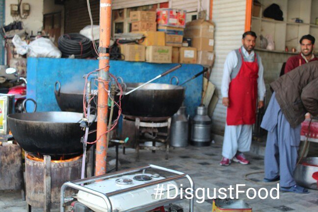 DisgustFood's tweet photo. Food is becoming a major source of spreading diseases.The effect of unhygienic food is food poisoning or a whole list of digestion problems. Please Eat hygienic food and take care of your health because health is gift from God.
#EatFreshFood #EatHygenicFood #EatPure #HealthyLife https://t.co/BWOfaLjAgt
