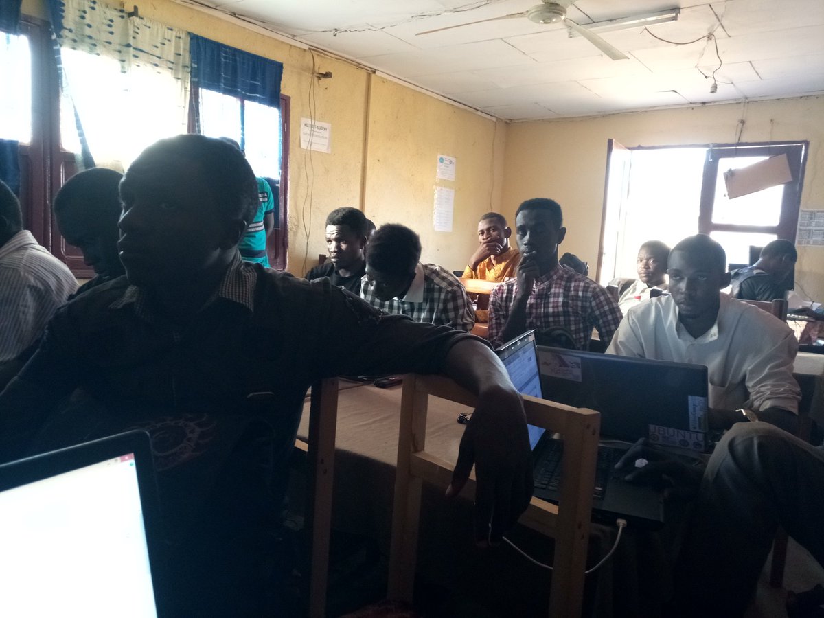python_show's tweet image. Introduction au python au python show #pythonshow1 #techlake