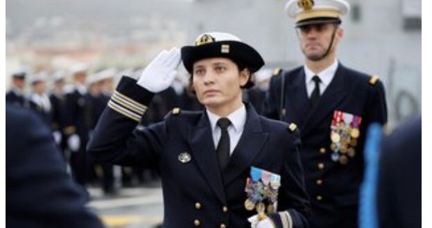 GEFeminin's tweet photo. Fait rare : une femme, Christine Ribbe,prend le commandement d’un navire de guerre - Le Marin https://t.co/bEyupYlRTo https://t.co/VAvoZXV0L1