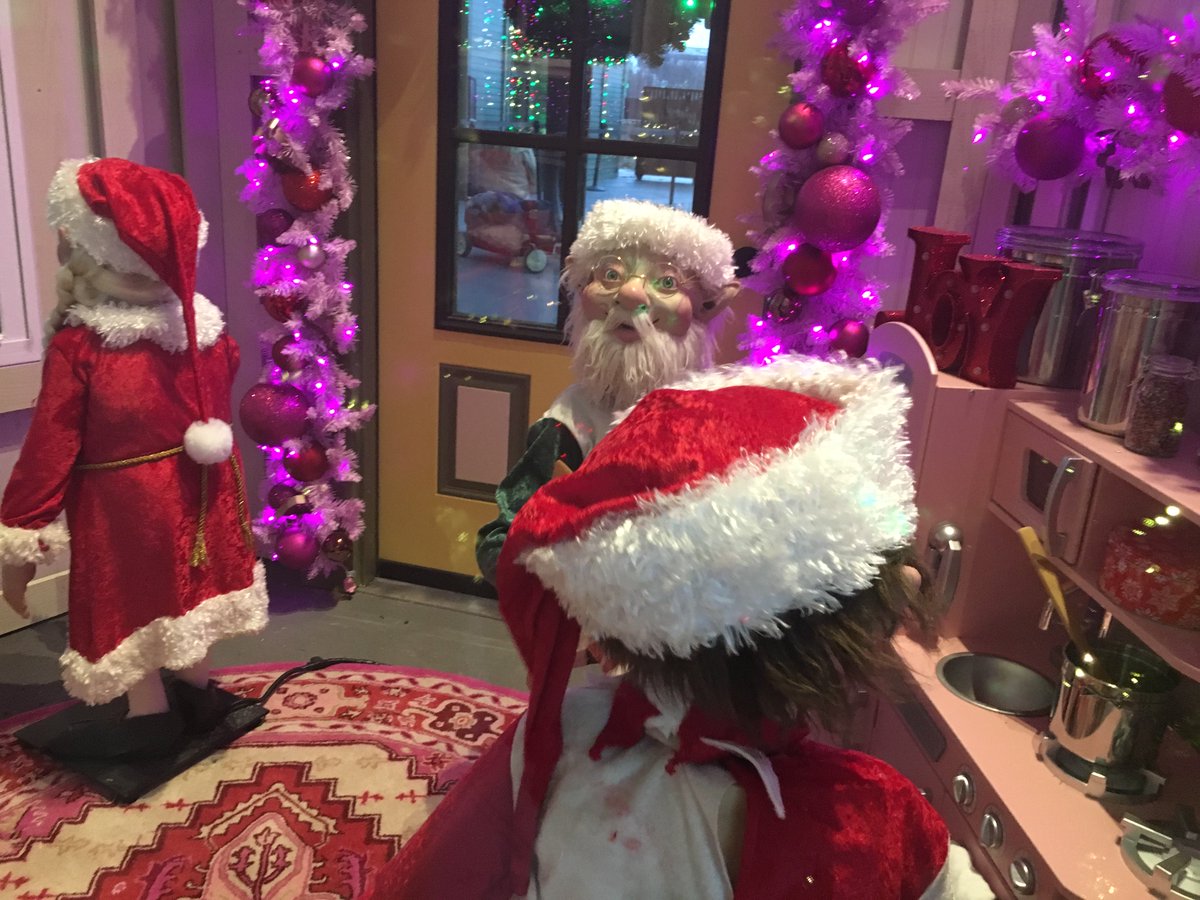 holidaycreative's tweet photo. Santa's workers are already hard at work preparing for next Christmas. Only 348 days left! #OakIslandCreative #Santa #Christmas https://t.co/F88cKwhiM1