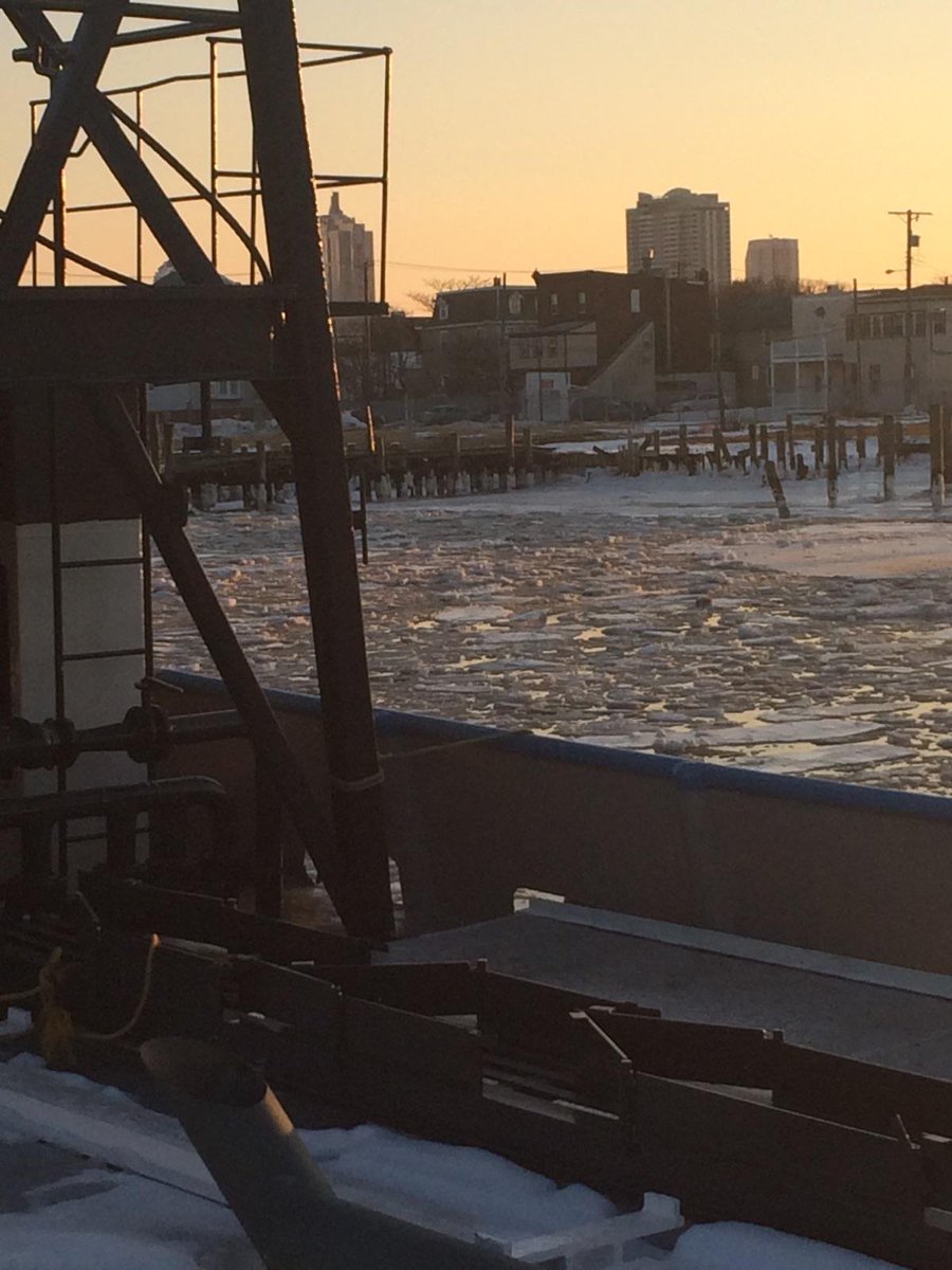 SeaWatchSeafood's tweet photo. Ice Breakers - January 8, 2018: NJ boats leaving the dock after 3 weeks foul weather and a Bomb Cyclone. #eastcoast #newjersey #bombcyclone #clamming #fishing #commercialfishing #fisherman #boats #dock #frozen #seawatchint #seawatchinternational https://t.co/hzQVvwGSV4