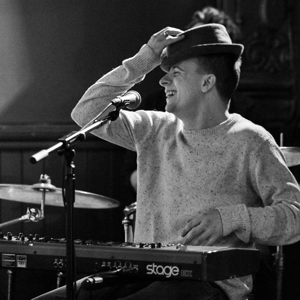 <a href="/bermondseyarts/">Bermondsey Arts Club</a> is the place to be tonight!!😀 A live musical gig with amazing cocktails awaits you from 10PM-1AM. The club opens till 2 AM as usual. See you guys there <a href="/TowerBridgeRd/">Tower Bridge Road</a> #livejazz #Cocktails #Underground #LateNight