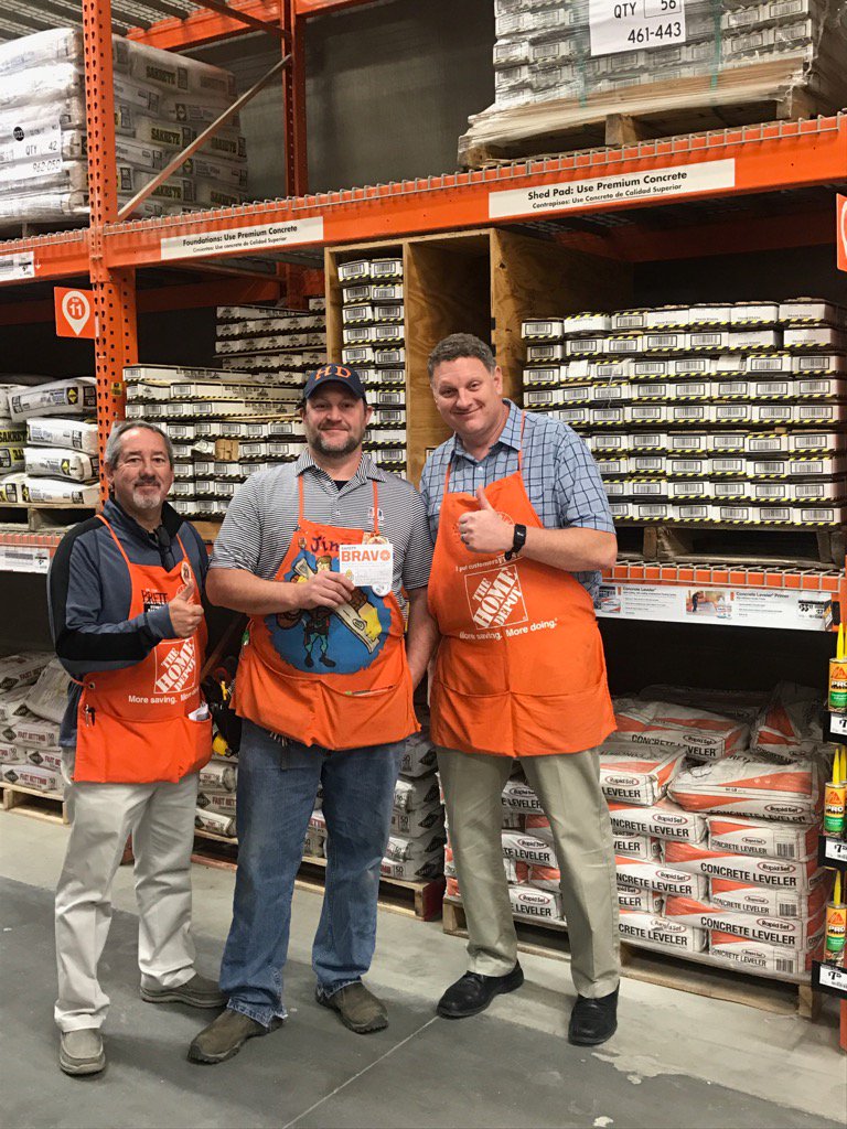 BrettNewmanHD's tweet photo. During our core 4 walk giving Jimmy a Safety Bravo on a job well done for D21,22! @#D207Pride @NickersonRoy @TBDTHD https://t.co/y0jut6rlBw