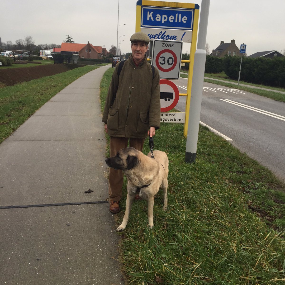 Zo. De eerste waarnemers zijn inmiddels in Kapelle gearriveerd om toezicht te houden op de naleving van het loslopende-kattenverbod.