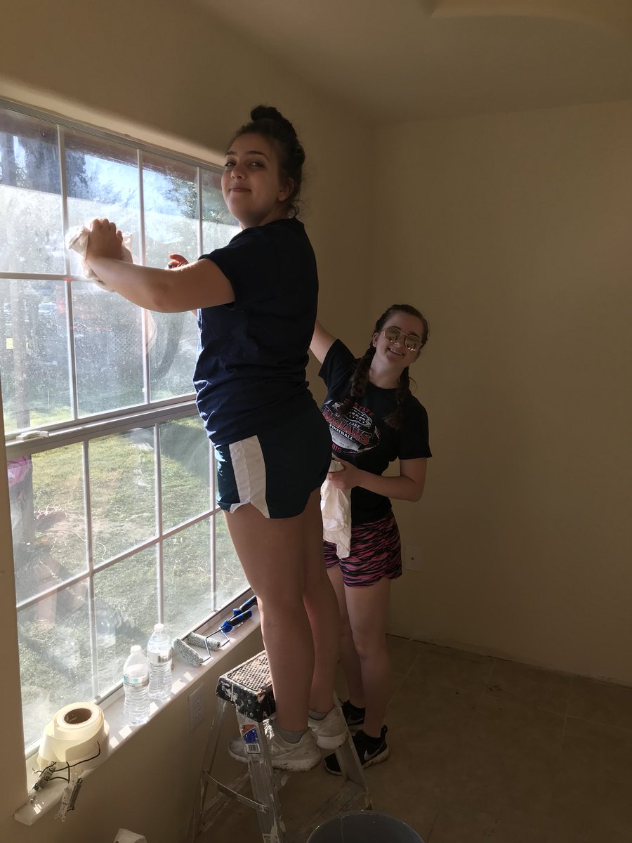 jbolluyt's tweet photo. Hard at work at Proyecto Azteca.#SLJTerm https://t.co/Yv2jL2JNWZ