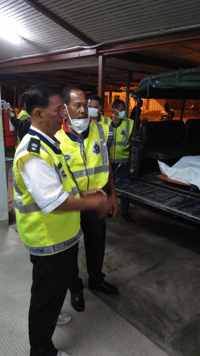 muhafandy501's tweet photo. Mayat dipercayai Alif Aiman 12 tahun yang lemas di sungai Kelantan, di bawah jambatan Salor,  Pasir Mas rabu lepas ditemui jam 7 malam tadi di Kampung Raja, Tumpat @501Awani https://t.co/F6qAmgJKF4
