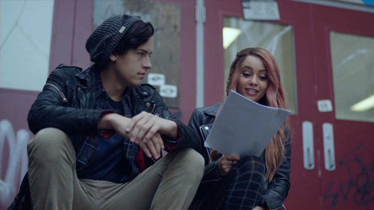 WriterRAS's tweet photo. Jughead: “I wrote a new story, Toni.”
Toni: “On the typewriter Betty gave you? Jones, you guys need to figure. This. Out.” A new #Riverdale in one week! https://t.co/NBbRjQJqlF